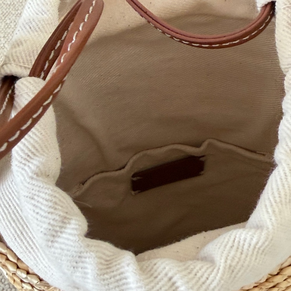 Zara woven bucket bag in brown and cream.
New, No tags - Picture 5 of 9